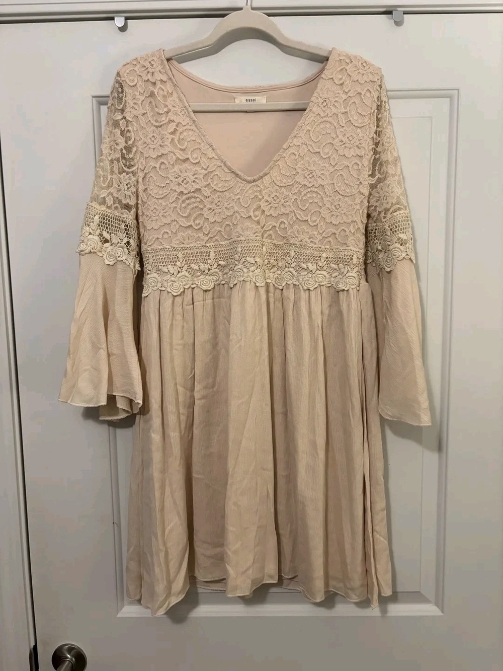 Easel V-Neck Lace Bodice Boho Bell Sleeve Dress in Cream Size Large